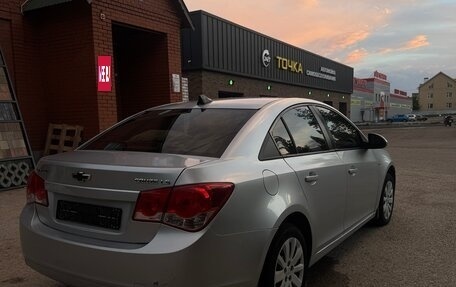 Chevrolet Cruze II, 2010 год, 550 000 рублей, 4 фотография