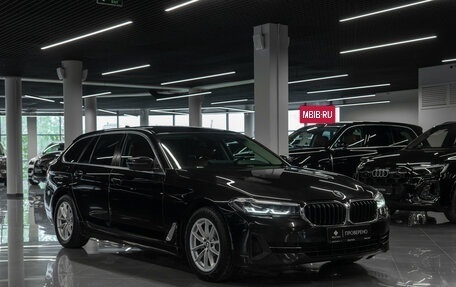 BMW 5 серия, 2022 год, 3 650 000 рублей, 2 фотография