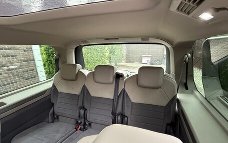 Volkswagen Multivan, 2022 год, 6 050 000 рублей, 8 фотография
