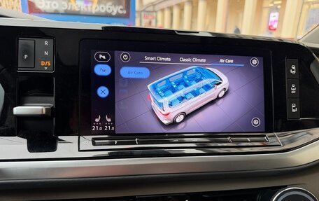 Volkswagen Multivan, 2022 год, 6 050 000 рублей, 18 фотография