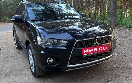 Mitsubishi Outlander III рестайлинг 3, 2010 год, 1 199 000 рублей, 2 фотография