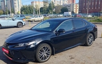 Toyota Camry, 2021 год, 2 100 000 рублей, 1 фотография