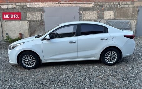 KIA Rio IV, 2018 год, 1 550 000 рублей, 2 фотография