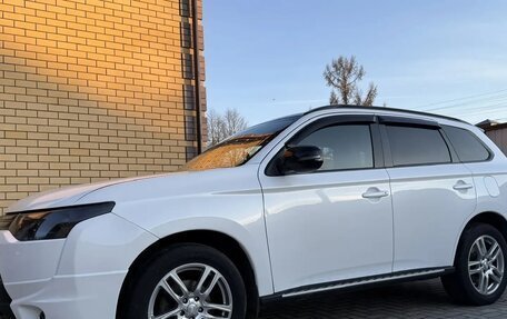 Mitsubishi Outlander III рестайлинг 3, 2013 год, 1 400 000 рублей, 4 фотография