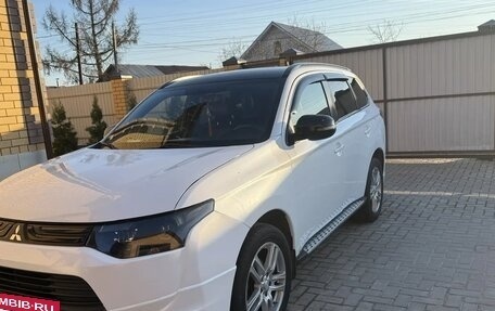 Mitsubishi Outlander III рестайлинг 3, 2013 год, 1 400 000 рублей, 2 фотография