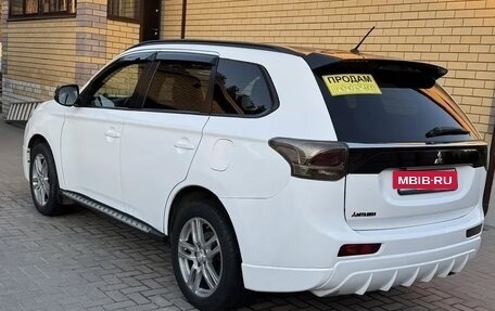 Mitsubishi Outlander III рестайлинг 3, 2013 год, 1 400 000 рублей, 5 фотография