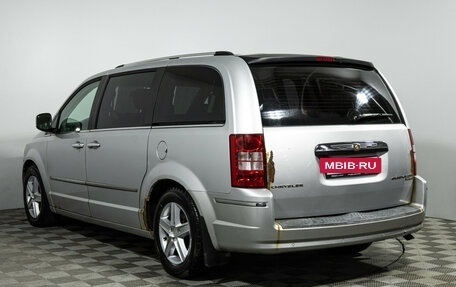 Chrysler Voyager IV, 2008 год, 949 777 рублей, 8 фотография