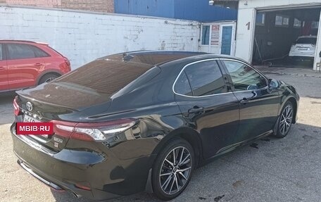 Toyota Camry, 2021 год, 2 100 000 рублей, 3 фотография