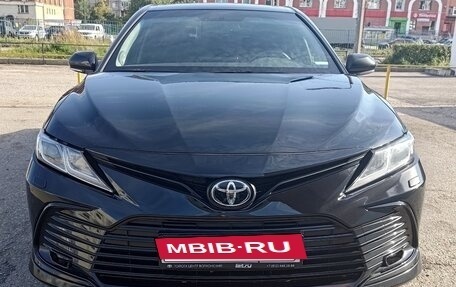 Toyota Camry, 2021 год, 2 100 000 рублей, 5 фотография