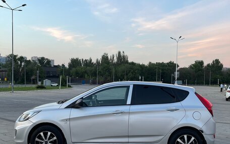 Hyundai Solaris II рестайлинг, 2012 год, 685 000 рублей, 2 фотография