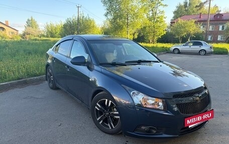 Chevrolet Cruze II, 2011 год, 640 000 рублей, 3 фотография