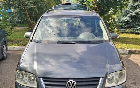 Volkswagen Touran III, 2005 год, 450 000 рублей, 1 фотография