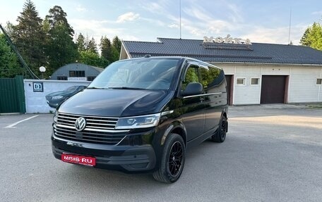 Volkswagen Caravelle T6 рестайлинг, 2021 год, 4 300 000 рублей, 1 фотография