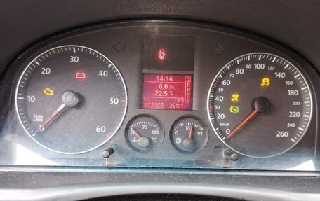 Volkswagen Touran III, 2005 год, 450 000 рублей, 11 фотография