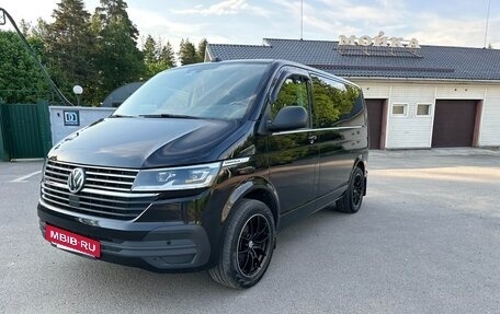 Volkswagen Caravelle T6 рестайлинг, 2021 год, 4 300 000 рублей, 3 фотография
