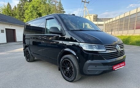 Volkswagen Caravelle T6 рестайлинг, 2021 год, 4 300 000 рублей, 5 фотография