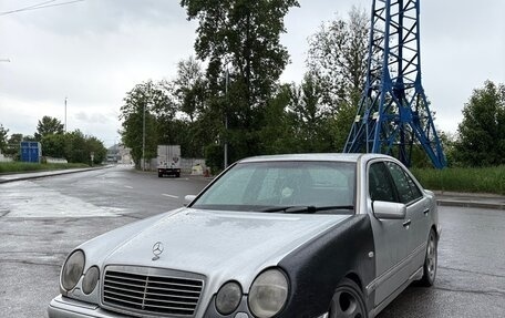 Mercedes-Benz E-Класс, 1998 год, 650 000 рублей, 1 фотография