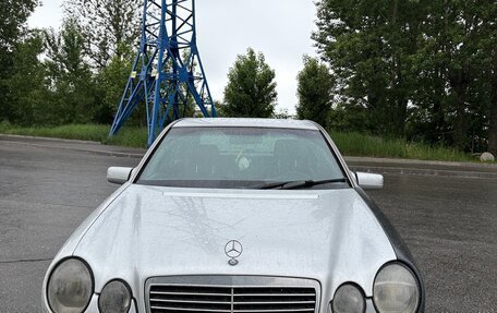 Mercedes-Benz E-Класс, 1998 год, 650 000 рублей, 2 фотография