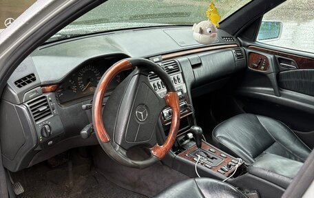 Mercedes-Benz E-Класс, 1998 год, 650 000 рублей, 6 фотография