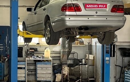 Mercedes-Benz E-Класс, 1998 год, 650 000 рублей, 9 фотография