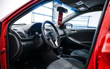Hyundai Solaris II рестайлинг, 2015 год, 915 000 рублей, 17 фотография