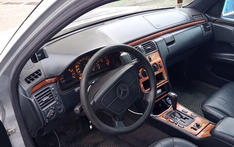 Mercedes-Benz E-Класс, 1997 год, 180 000 рублей, 4 фотография