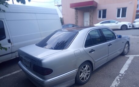Mercedes-Benz E-Класс, 1997 год, 180 000 рублей, 3 фотография