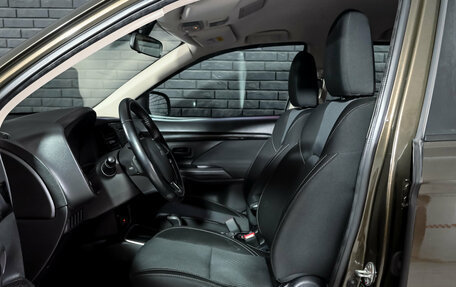 Mitsubishi Outlander III рестайлинг 3, 2019 год, 1 930 000 рублей, 9 фотография