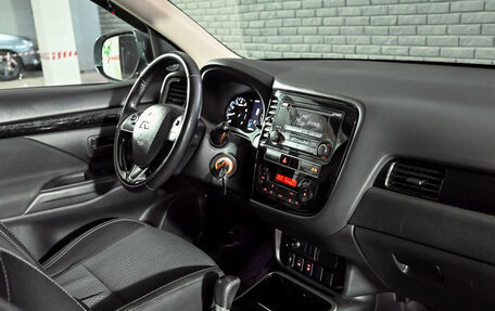 Mitsubishi Outlander III рестайлинг 3, 2019 год, 1 930 000 рублей, 16 фотография