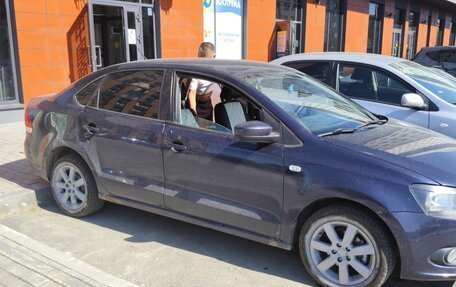 Volkswagen Polo VI (EU Market), 2013 год, 950 000 рублей, 2 фотография