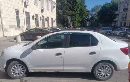Renault Logan II, 2017 год, 556 000 рублей, 3 фотография