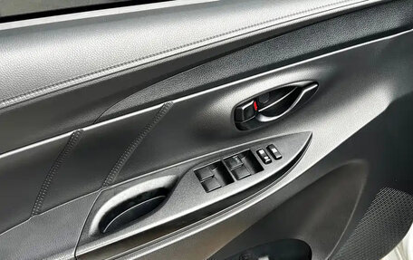 Toyota Yaris, 2019 год, 980 123 рублей, 13 фотография