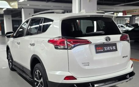 Toyota RAV4, 2018 год, 1 840 000 рублей, 3 фотография