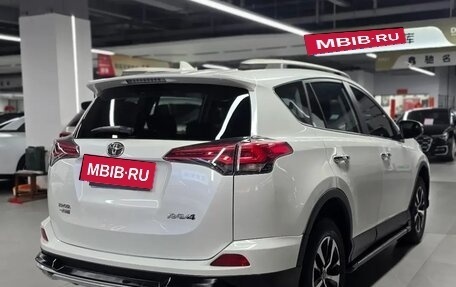 Toyota RAV4, 2018 год, 1 840 000 рублей, 4 фотография