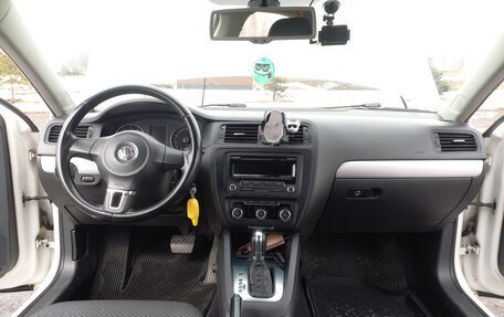 Volkswagen Jetta VI, 2013 год, 1 250 000 рублей, 24 фотография