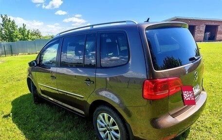Volkswagen Touran III, 2011 год, 1 100 000 рублей, 4 фотография