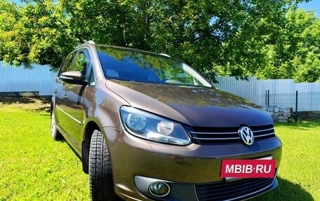 Volkswagen Touran III, 2011 год, 1 100 000 рублей, 2 фотография