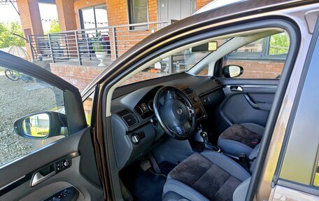 Volkswagen Touran III, 2011 год, 1 100 000 рублей, 12 фотография