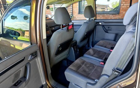 Volkswagen Touran III, 2011 год, 1 100 000 рублей, 22 фотография