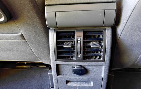 Volkswagen Touran III, 2011 год, 1 100 000 рублей, 24 фотография