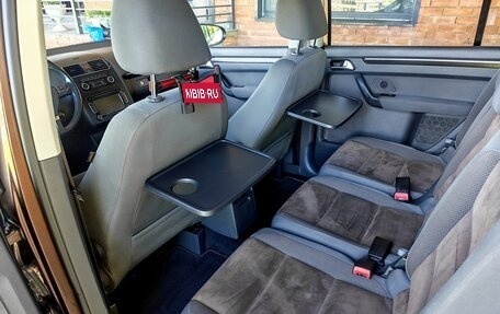 Volkswagen Touran III, 2011 год, 1 100 000 рублей, 23 фотография