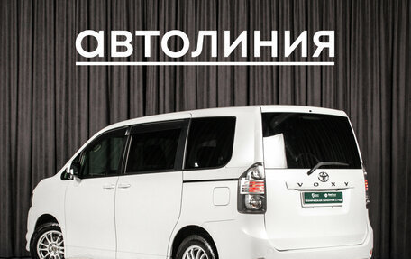 Toyota Voxy II, 2007 год, 1 060 000 рублей, 7 фотография