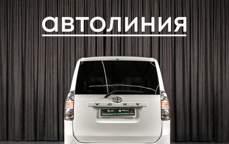 Toyota Voxy II, 2007 год, 1 060 000 рублей, 6 фотография