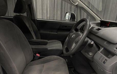 Toyota Voxy II, 2007 год, 1 060 000 рублей, 8 фотография