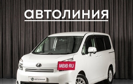 Toyota Voxy II, 2007 год, 1 060 000 рублей, 2 фотография