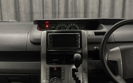 Toyota Voxy II, 2007 год, 1 060 000 рублей, 11 фотография