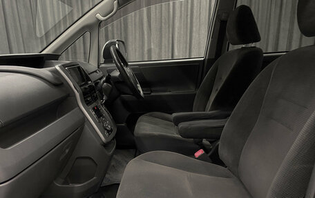 Toyota Voxy II, 2007 год, 1 060 000 рублей, 12 фотография