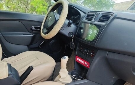 Renault Logan II, 2015 год, 600 000 рублей, 4 фотография