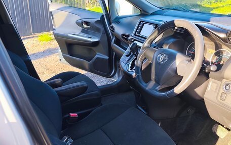 Toyota Wish II, 2010 год, 850 000 рублей, 13 фотография