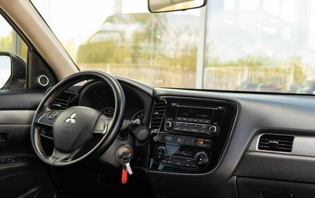 Mitsubishi Outlander III рестайлинг 3, 2014 год, 1 450 000 рублей, 10 фотография